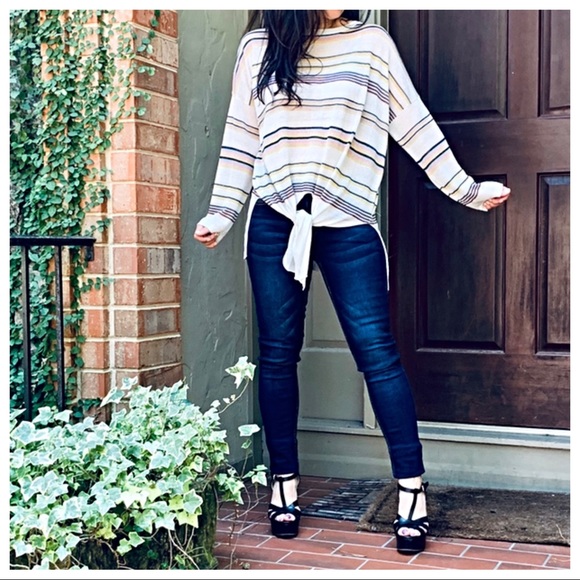 ✨PARIS✨ Gorgeous light knit tie knot sweater - Picture 7 of 8